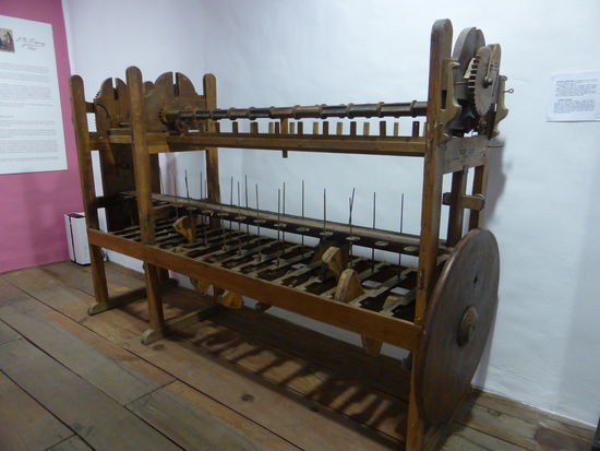 Textilmaschine - Spindel auf Aufwickeln von Seide aus dem 18. Jh.