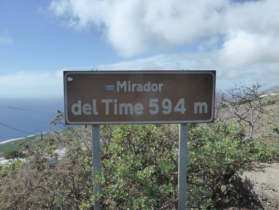 am oberen Ende des Steilhanges des Barranco de Las Angustias liegt der Mirador del Time