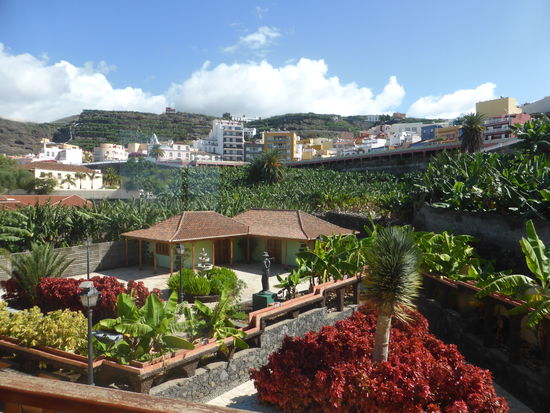 unterhalb liegt auch das Mojo-Museum, das aber entweder wieder geschlossen wurde oder aus anderen Gründen nicht zugänglich ist