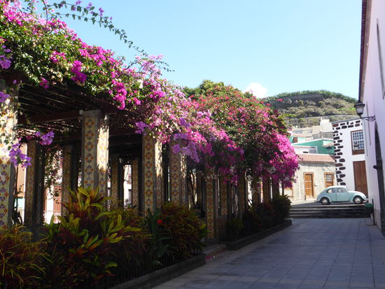 Laubengang mit Fliesen aus Sevilla