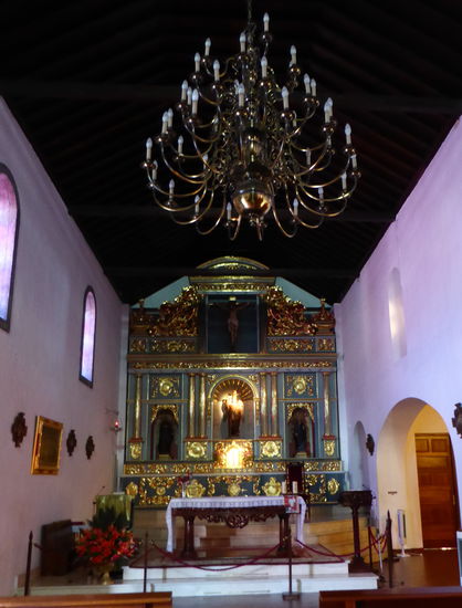die hölzerne Skulptur aus dem 16. Jh. zeigt den Erzengel mit dem Teufel