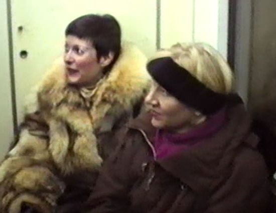 alle studieren die Zeichen der Haltstellen