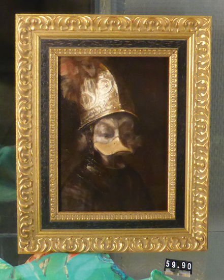 vermarktet wird alles!!! - so konnte ich wenigstens außerhalb der Ausstellung den Wahnsinn einmal fotografieren