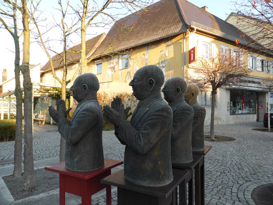 wem klatschen die Herren wohl Beifall?