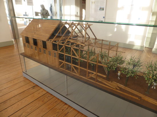 Ständerbauwerk zur Überwinterung der Pflanzen - wurde einmal jährlich auf- und wieder abgebaut