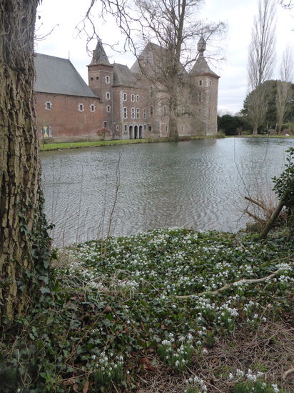die Osten liegenden Gebäudeteile sind die eigentlichen Schlossgebäude