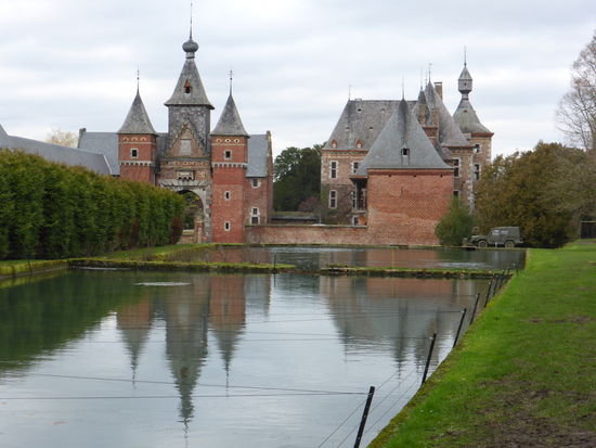 Blick von den Fischteichen auf gesamte Anlage