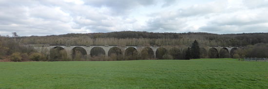 die Bahnstrecke Aachen–Tongeren ist eine dem Güterverkehr dienende belgisch-deutsche Eisenbahnstrecke von Tongeren in Belgien zum deutschen Bahnhof Aachen West. Der weitere Schienenweg von Aachen über Montzen und Tongeren nach Antwerpen wird auch als Montzenroute bezeichnet.