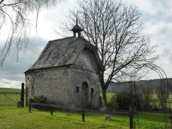 auch hier steht eine kleine Kapelle - sie macht einen besseren Eindruck als die vorherige