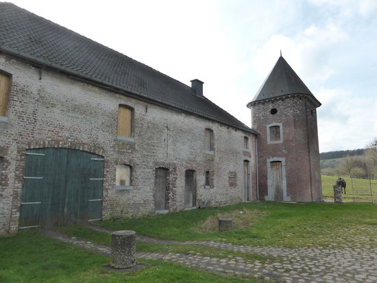 Wirtschaftgebäude mit Backsteintürmen