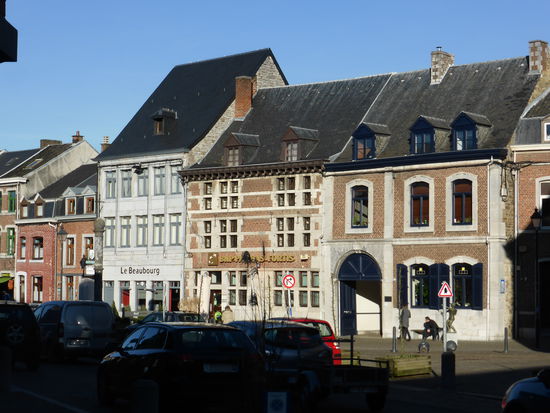 die verschiedensten Stile finden sich am Marktplatz