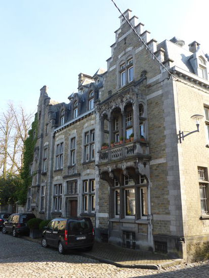 Herrenhaus am oberen Ende des Place Saint-Georges