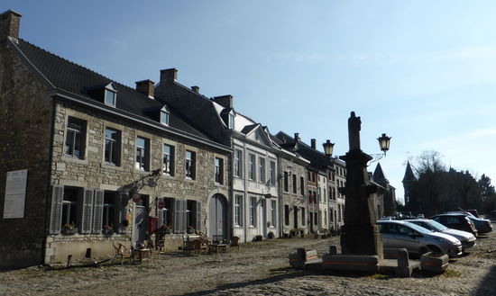 die einzige gastronomische Institution: eine Brasserie