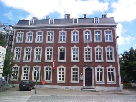 Friedensgericht - man beachte wieder die gleichartigen Blausteineinfassungen