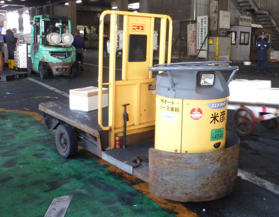 gasbetriebener Transportwagen - die Steuerung geschieht über dem Gastank