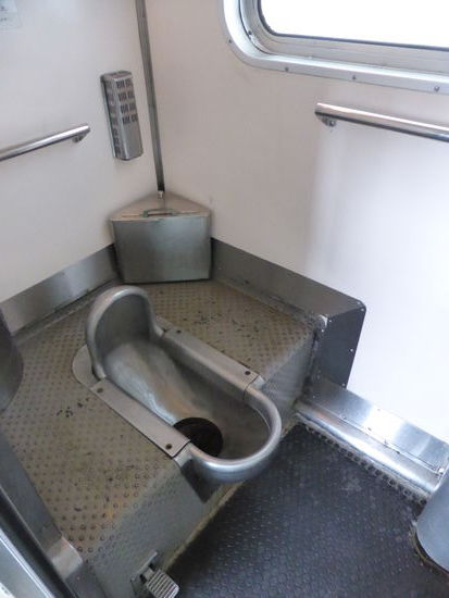 eine gewisse Ähnlichkeit mit franz. Stehtoiletten ist nicht zu verkennen