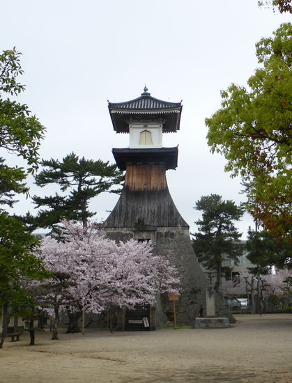 der 1860 erbaute Takadoro-Leuchtturm war lange Zeit mit 27 m der höchste in Japan