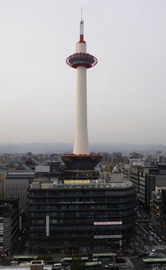 eigenwillig: das Kyoto-Tower-Hotel