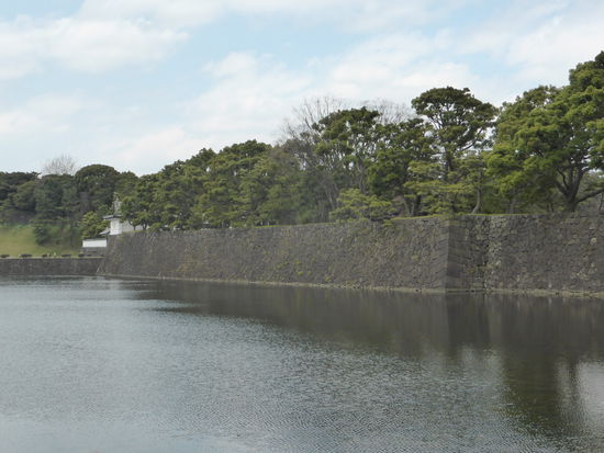 die Wallmauern um die umfangreichen Parkanlagen des kaiserpalastes sind 16 km lang