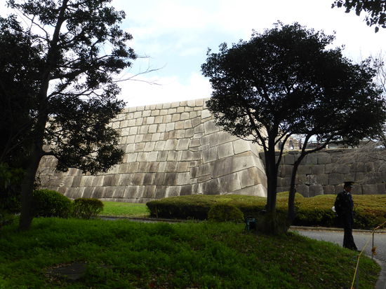 Überreste des Bergfrieds der Burg Edo - Der Bergfried (tenshu) der Burg Edo wurde von den Shogunen bei jedem Generationenwechsel wieder umgebaut