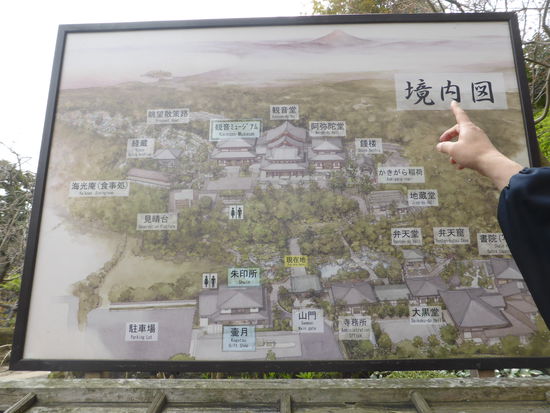 der Plan läßt erkennen, dass es sich nicht um einen einzelnen Tempel , sondern um einen gewaltigen am Berghang liegenden Komplex handelt