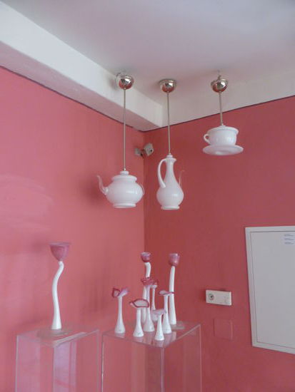 besonderes Interesse fanden hier die gläsernen Kannen als Deckenleuchten