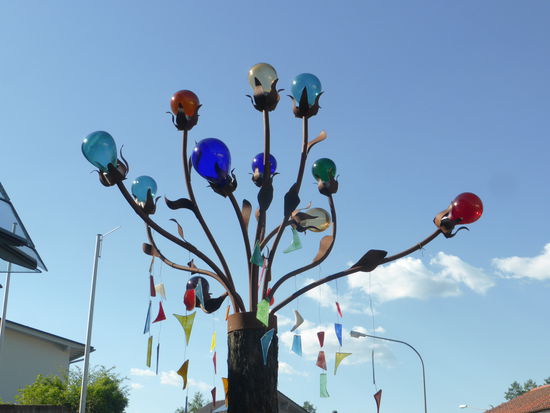 auch die Nachahmung des Glastree mit Namen gläserner Baum II steht vor einer weiteren Galerie