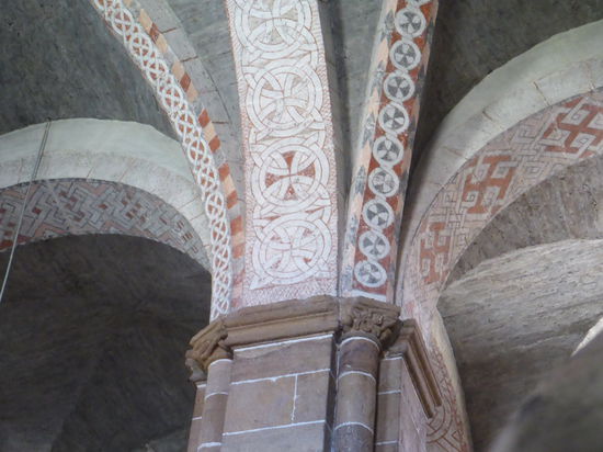 Ornamentfresken auf den Stützbögen