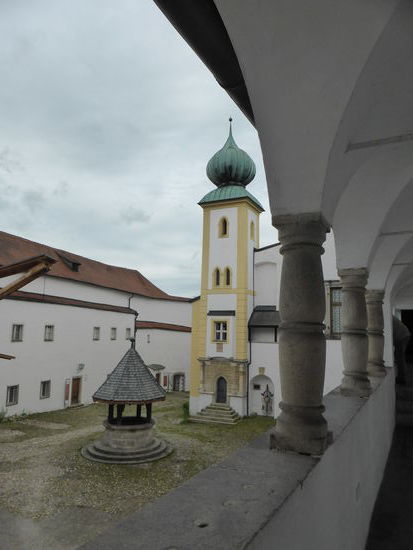 im Innenhof der Veste Oberhaus