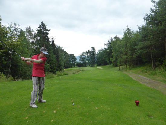 die Löcher 1-9 führen permanent bergab, mal mehr oder weniger steil