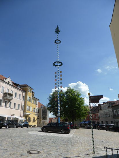 Maibaum auf dem Marktplatz
