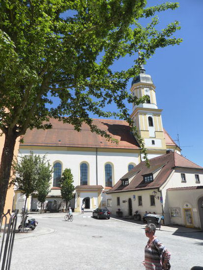 Stadtpfarrkirche St. Augustinus - Turm mit spitz auslaufender Kuppelhaube