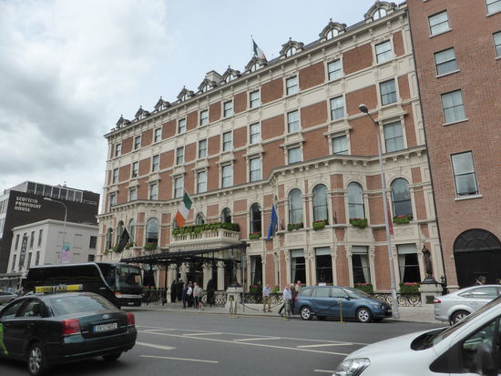 An der King Street North liegt das altehrwürdige Shelbourne Hotel.