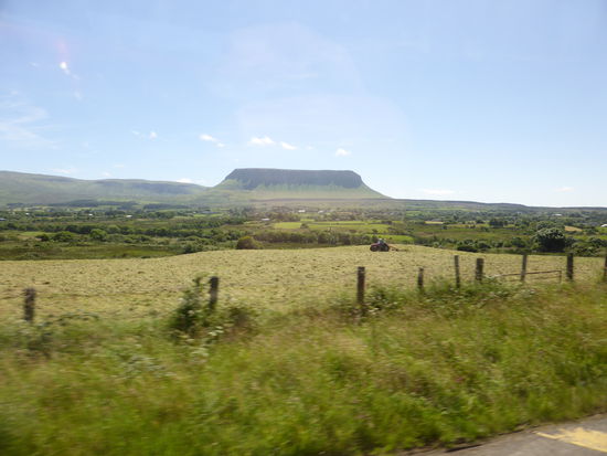 der Benbulben ähnelt etwas dem Tafelberg in Kapstadt - (nur kleiner)