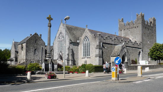 heute ist die Kirche zweischiffig