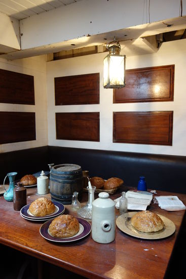 Dagegen macht die Sitzgruppe der '1. Klasse' schon einen besseren Eindruck