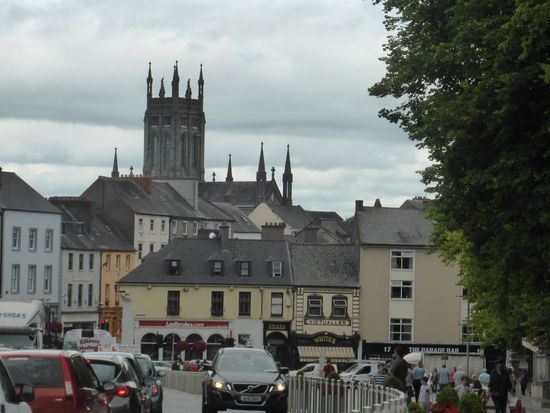 die große Kirche im Bild ist die St. Mary's Kathedrale - sie ist nicht Ziel unserer Besichtigung