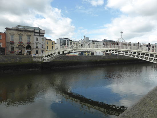 über die Ha'Penny-Bridge betreten wir wieder das Temple-Bar-Viertel