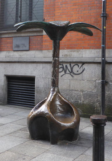 hübsche Sitzbank,. aber wenig kommunikativ