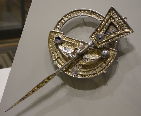 vergoldete Silberfibel