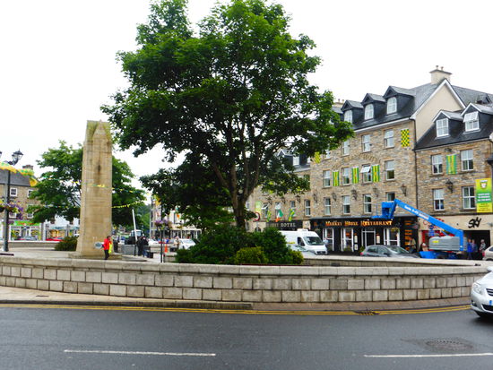 zentraler Dreiecksplatz von Donegal