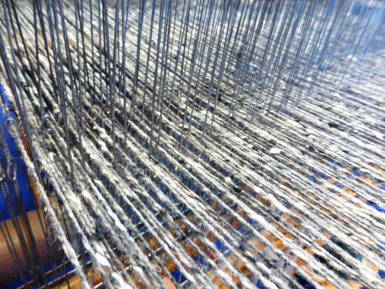 interessant für mich: die Kette besteht aus 'rauhen' Fäden