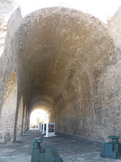 mit riesigen Ausmaßen