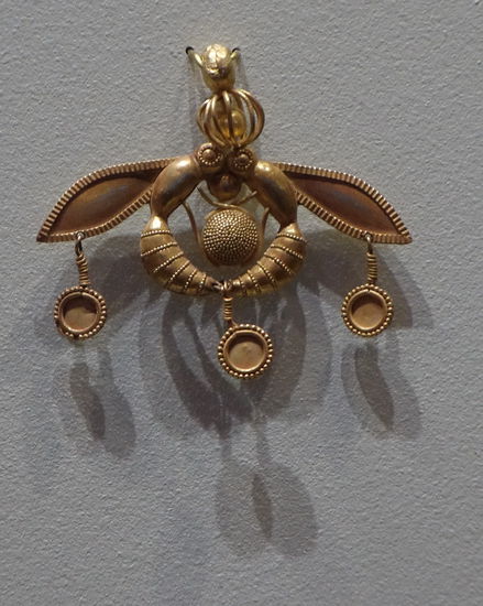 Die 'goldene Biene von Malia' gilt als schöbnstes Schmuckstück aus minoischer zeit - Malia - 1800-1700 v.Chr.