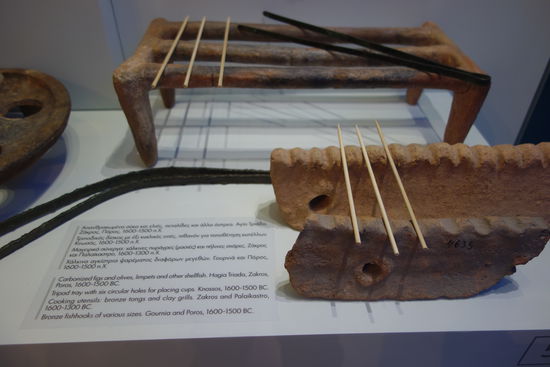 bronzezeitliche Grillvorrichtung aus Ton - 1600-1500 v.Chr.