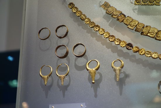 beeindruckender Goldschmuck - 1400-1300 v. Chr.