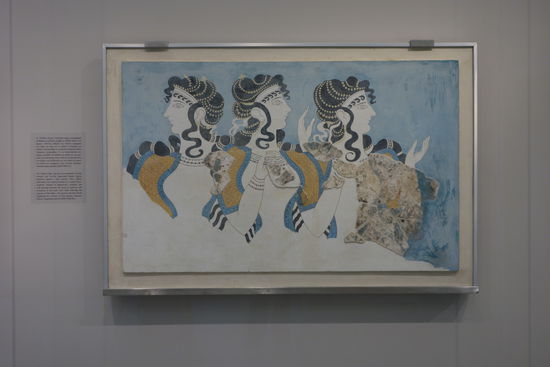die 'Ladies in Blue' sind Teil eines Frescos aus dem Palast von Knossos - 1600-1450 v.Chr. - es stellt wohl reiche Damen dar, mit der entpsrehenden gestik und mit erkennbar aufwändigem Schmuck