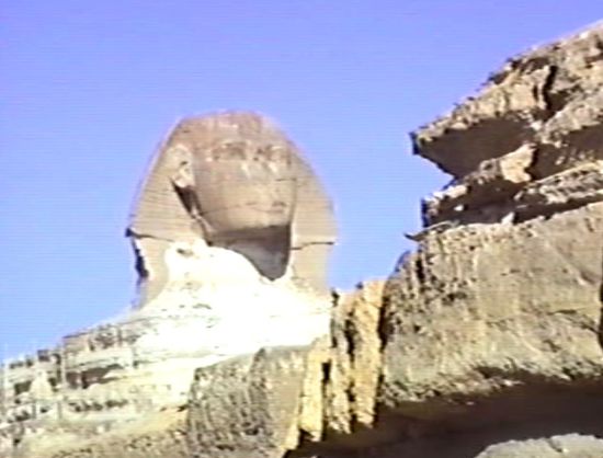 Beschädigungen der Kolossalfigur rühren hauptsächlich von den Mamelucken her, die sie als Ziellscheibe gebrauchten.