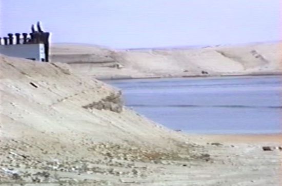 und verschwindet wieder im Sand