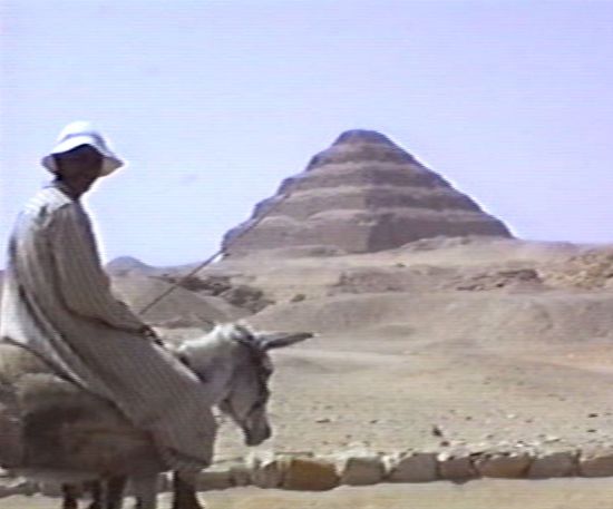 die 60 Meter hohe Stufenpyramide des Pharao Djoser